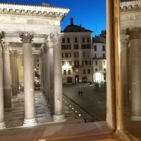 L'antica dimora con splendida vista sul Pantheon Rome